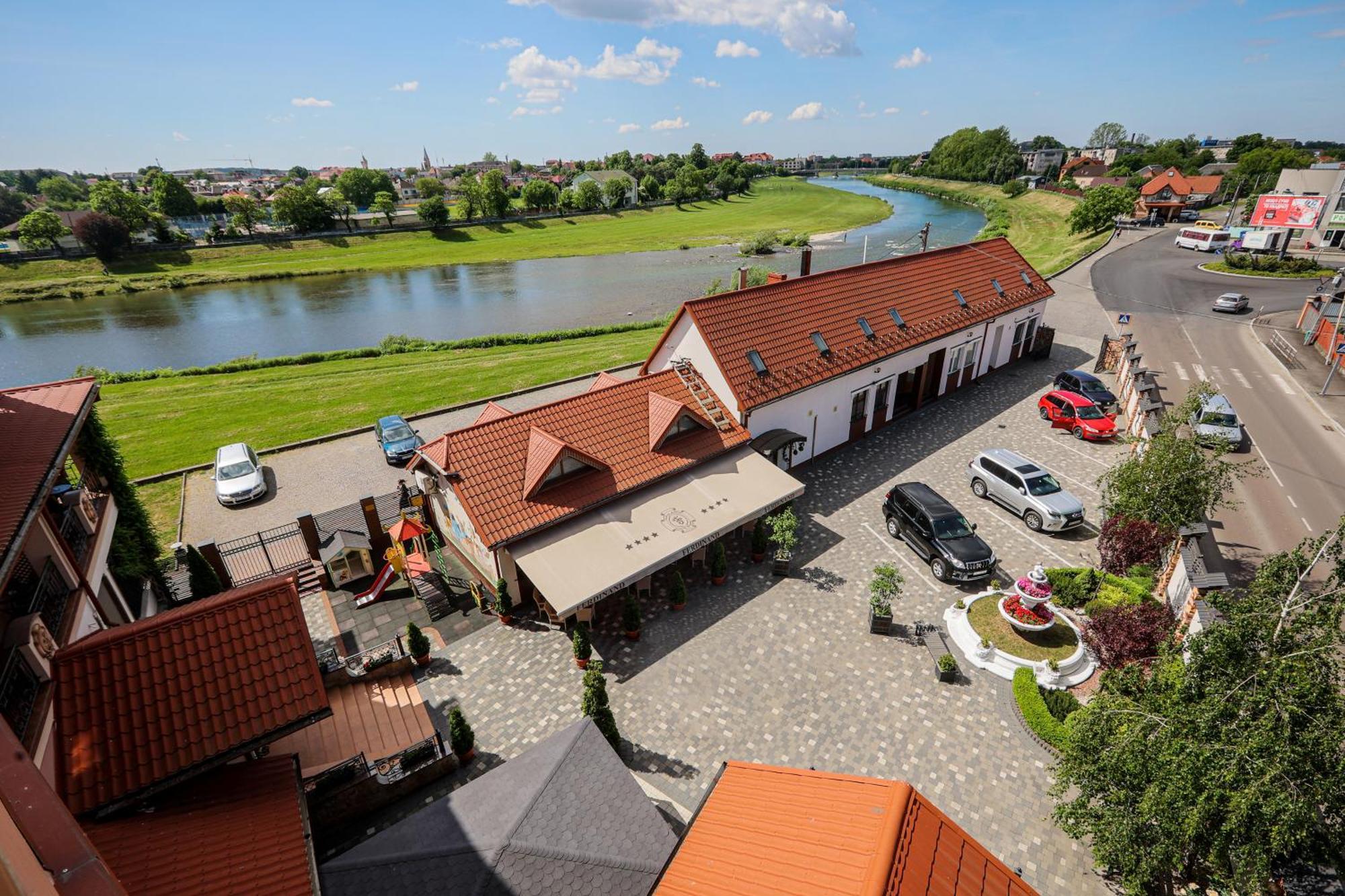 Hotel Ferdinand Mukácheve Exterior foto